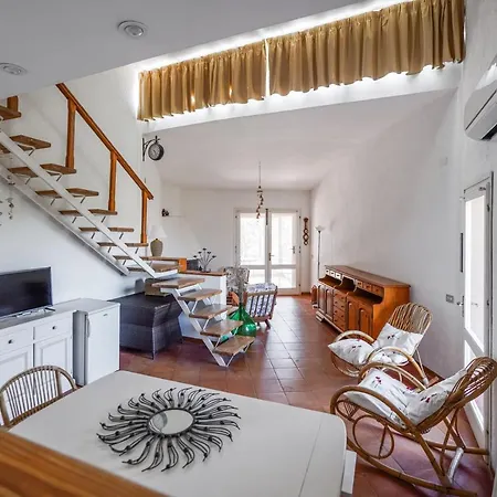 Casa Con Giardino بيت للعطل *